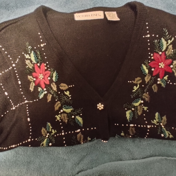 Woman's Christmas Cardigan Victoria Jones Embroidered Poinsettia Beads Pearls XL - Picture 4 of 7